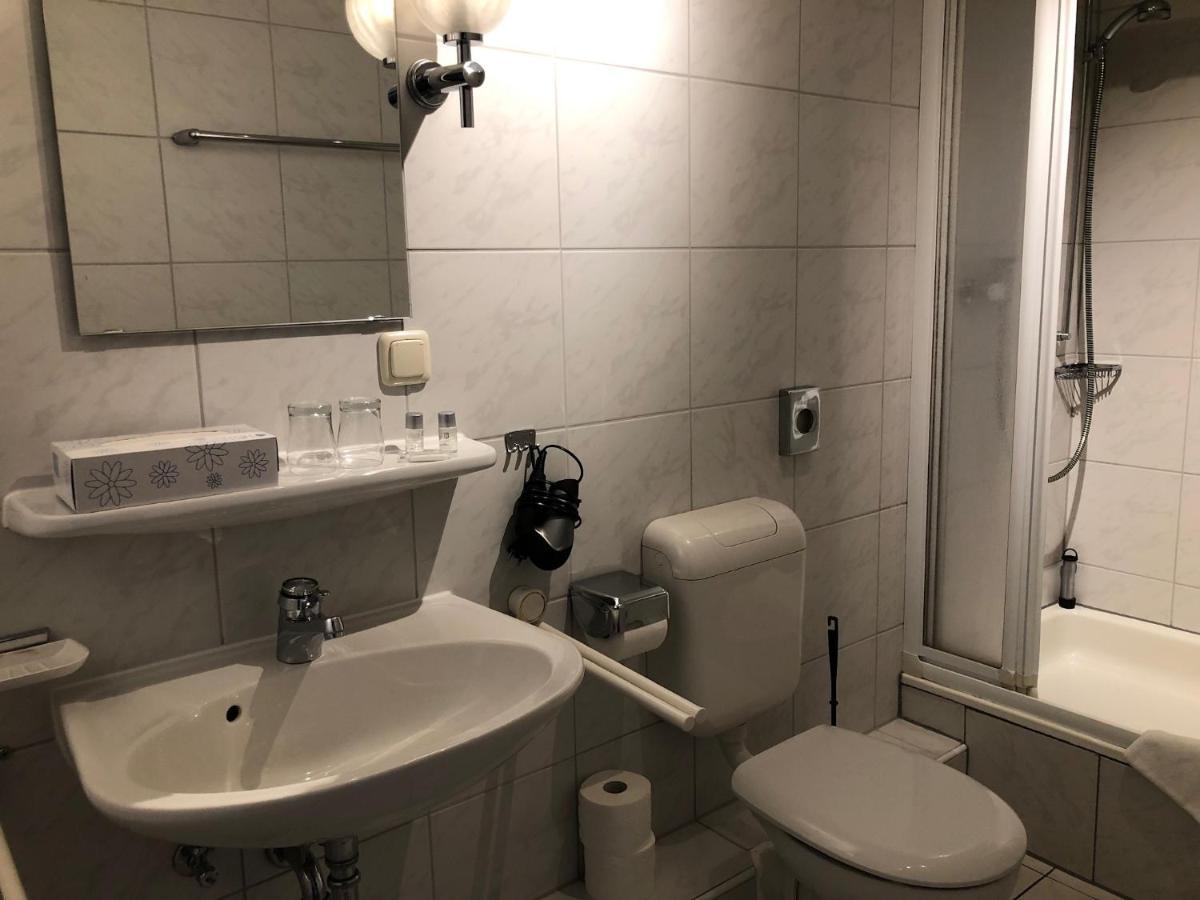 Hotel Krone Post Gersfeld Bagian luar foto